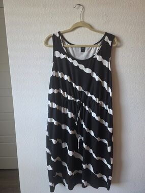 SHEIN Black and White Sleeveless Drawstring Waist Midi Dress